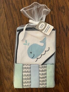 Luvable Friends White Whale Ocean Sea Fish Waves Hooded Towel & Washcloths Set